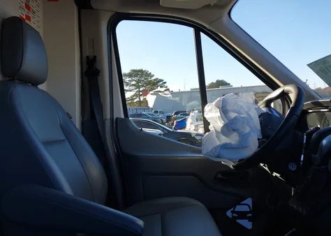 2018 Ford Transit-150 z USA, uszkodzony, nr VIN 1FTYE2CM3JKA07559